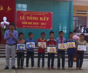 Giáo viên dạy học gần 20 năm mới có mấy trăm nghìn thưởng Tết
