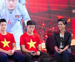 Hoa hậu H'Hen Niê: Cầu thủ yêu người đẹp showbiz thì có gì là sai