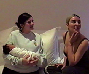 Kylie Jenner tung video sinh con sau 9 tháng giấu diếm