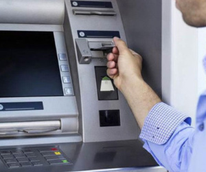 Ngân hàng được giảm phí rút tiền ATM