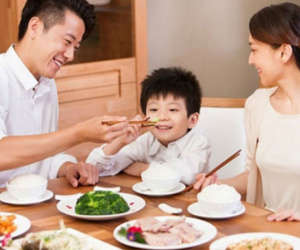 Trẻ em ăn Tết thế nào để không hại sức khỏe