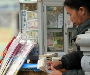 Tiền mới khan hiếm, phí đổi tiền lẻ 'nhảy múa'