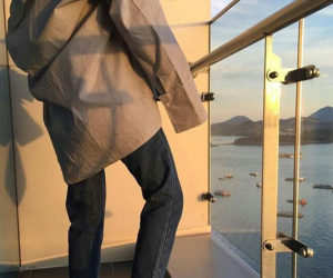 Chàng trai giận tím mặt khi bạn gái đi dép lào, mặc quần jean cả tuần không giặt đến đám cưới sếp