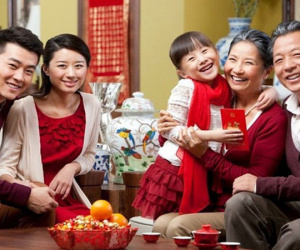 Giữa 'cuộc chiến' tranh luận năm nay ăn Tết nhà ngoại hay nhà nội, hội chị em nói gì?