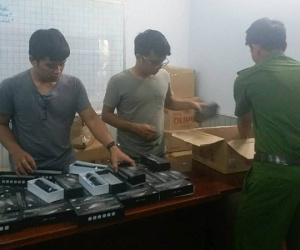 Kho hàng 'khủng' của ông trùm buôn bán súng, roi điện vùng ven
