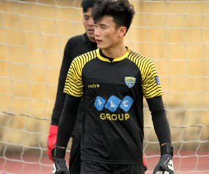 Thủ môn Bùi Tiến Dũng trở lại tập luyện chuẩn bị cho AFC Cup 2018