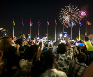 Bắn tiền tỉ lên trời!