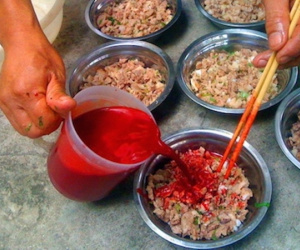 Bộ Y tế cảnh báo nguy cơ mất tết vì món tiết canh