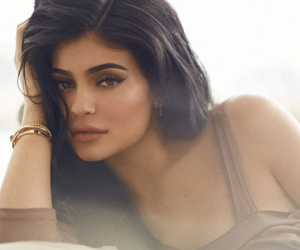 Kylie Jenner trở thành người giàu nhất gia đình Kardashian ở tuổi 21