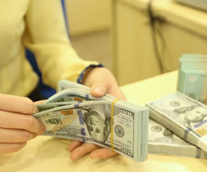 Lãi suất liên ngân hàng bật lên, dự trữ ngoại hối tăng vọt