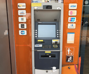 Rút ATM sắm Tết: Bị nuốt thẻ, không nhận được tiền nhưng tài khoản bị trừ