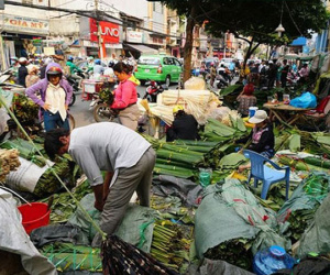 120.000 đồng một bó lá dong bán vỉa hè Sài Gòn