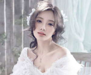 Lý Tiểu Lộ khởi kiện 2 netizen, đòi bồi thường tổn thất tinh thần và kinh tế hơn 3 tỷ đồng sau scandal ngoại tình