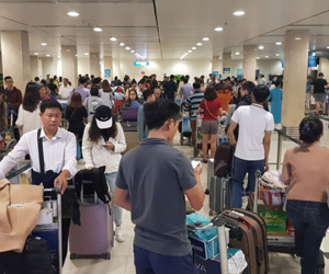 Người dân bắt đầu về quê, các cửa ngõ Sài Gòn ùn tắc