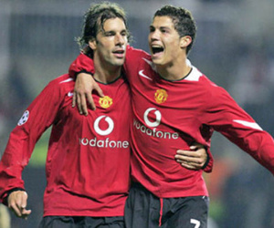 Rooney bất ngờ thừa nhận Van Nistelrooy ra đi vì Ronaldo