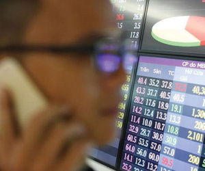 Thị trường chìm trong sắc đỏ, VN-Index mất 50 điểm sau 30 phút