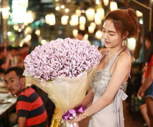 Valentine chưa tới, cô nàng đã 'chi bạo' 71 triệu đồng, xếp thành bó hoa tiền tặng người yêu