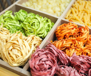 Bán bánh tráng, mì trứng… thu gần 80 tỷ mỗi tháng