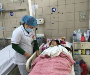 Chồng suốt ngày đi tất niên say xỉn, vợ khuyên không được lấy rượu ra uống và cái kết 'đắng'