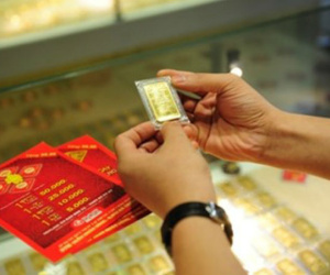 Giá vàng hôm nay 10/2: Lo sợ nghe ngóng chờ thời