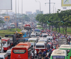 Ngày chủ nhật cuối cùng trong năm, người miền Tây ùn ùn về quê ăn Tết khiến Quốc lộ 1A kẹt cứng