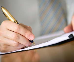 Bị cáo tham ô xin xét xử vắng mặt trong phiên tòa cuối năm