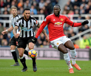 Hậu vệ Newcastle chê MU kém hơn cả Arsenal và Man City