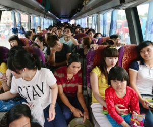 Nhồi nhét khách ngày Tết, phạt tới gần trăm triệu, nhà xe có sợ?