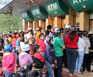 NHNN yêu cầu khắc phục tình trạng ATM quá tải dịp Tết