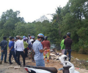 Phát hiện thi thể người đàn ông nổi trên mặt nước cạnh xe máy