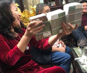 'Mẹ nhà người ta' mừng tuổi các con cả xấp 500 nghìn khiến cư dân mạng ngỡ ngàng ngày đầu xuân