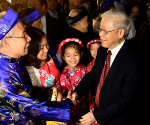 Tổng bí thư Nguyễn Phú Trọng chúc Tết người dân ở phố đi bộ