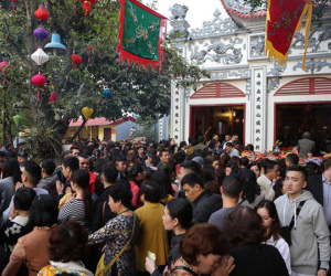 Ảnh: Phủ Tây Hồ kẹt cứng người vào lễ đầu năm