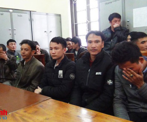 Đốt pháo dịp giao thừa, 33 người ăn Tết ở đồn công an