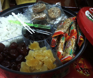 Nhầm lẫn tai hại khi trẻ ăn nhiều bánh kẹo dịp Tết