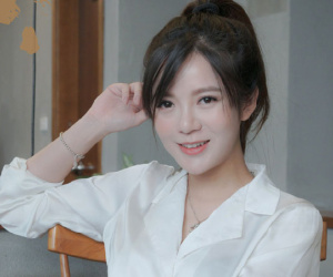'Hot girl' Tú Linh - 'Chồng mình không phải đại gia'