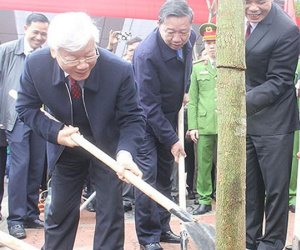 Tổng bí thư tham dự lễ phát động Tết trồng cây tại tỉnh Hưng Yên