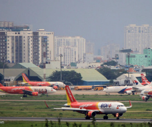 Hàng loạt chuyến bay không thể cất, hạ cánh