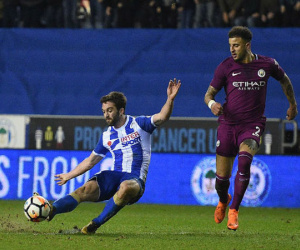 Thua đội hạng dưới, Man City vỡ mộng ăn bốn