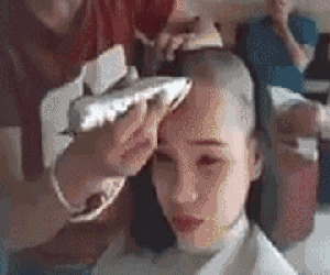 Clip: Cô gái xuống tóc trọc lóc ngày đầu năm để lấy 2 triệu đồng gây tranh cãi