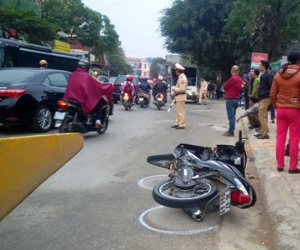 'Xe điên' tông 3 xe máy, 1 xe taxi, 6 người nhập viện