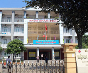 Yên Bái: Bác sĩ bị đánh rách đầu, khâu 20 mũi