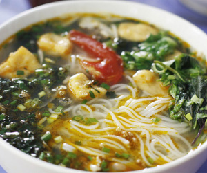 Chặt chém đầu năm: 150.000 đồng bát bún 'vớt không được con ốc nào'