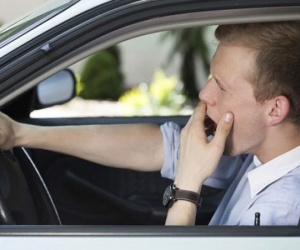 Bí quyết chống buồn ngủ cho tài xế Việt trên đường dài
