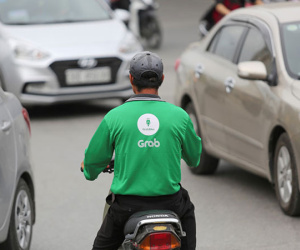 Grab, Uber tăng giá gấp 3 lần dịp Tết, ai chịu trách nhiệm?