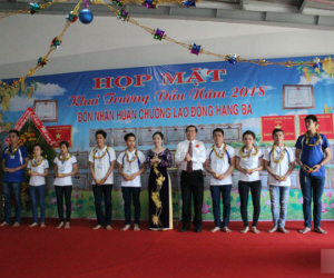 Công ty lì xì 500 chỉ vàng cho công nhân ngày khai trương đầu năm