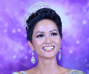 Hoa hậu H'Hen Niê bị người giấu mặt 'tố' sự thật sốc sau khi đăng quang