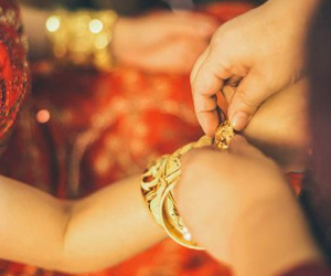 Mẹ chồng viết đơn kiện ra tòa đòi con dâu trả lại vàng cưới và xe SH