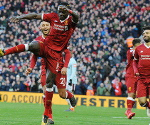 Liverpool vượt mốc ghi 100 bàn mùa này, qua mặt Man Utd lên nhì bảng