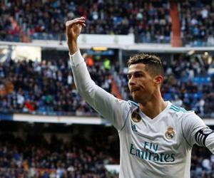 Ronaldo lập cú đúp, Real thắng trận thứ năm liên tiếp